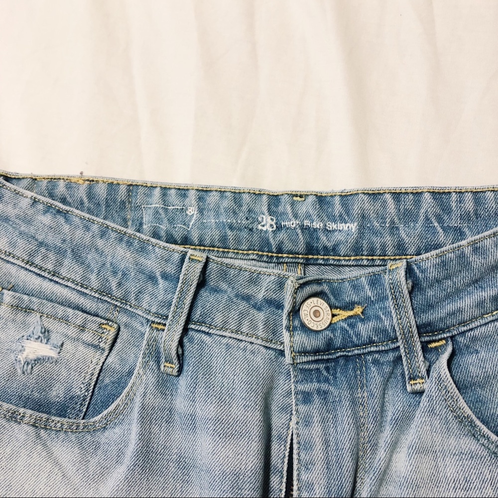 Cutest light denim Levi jeans